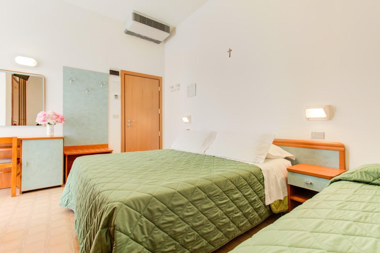 Hotel Astoria Misano Adriatico Exterior photo
