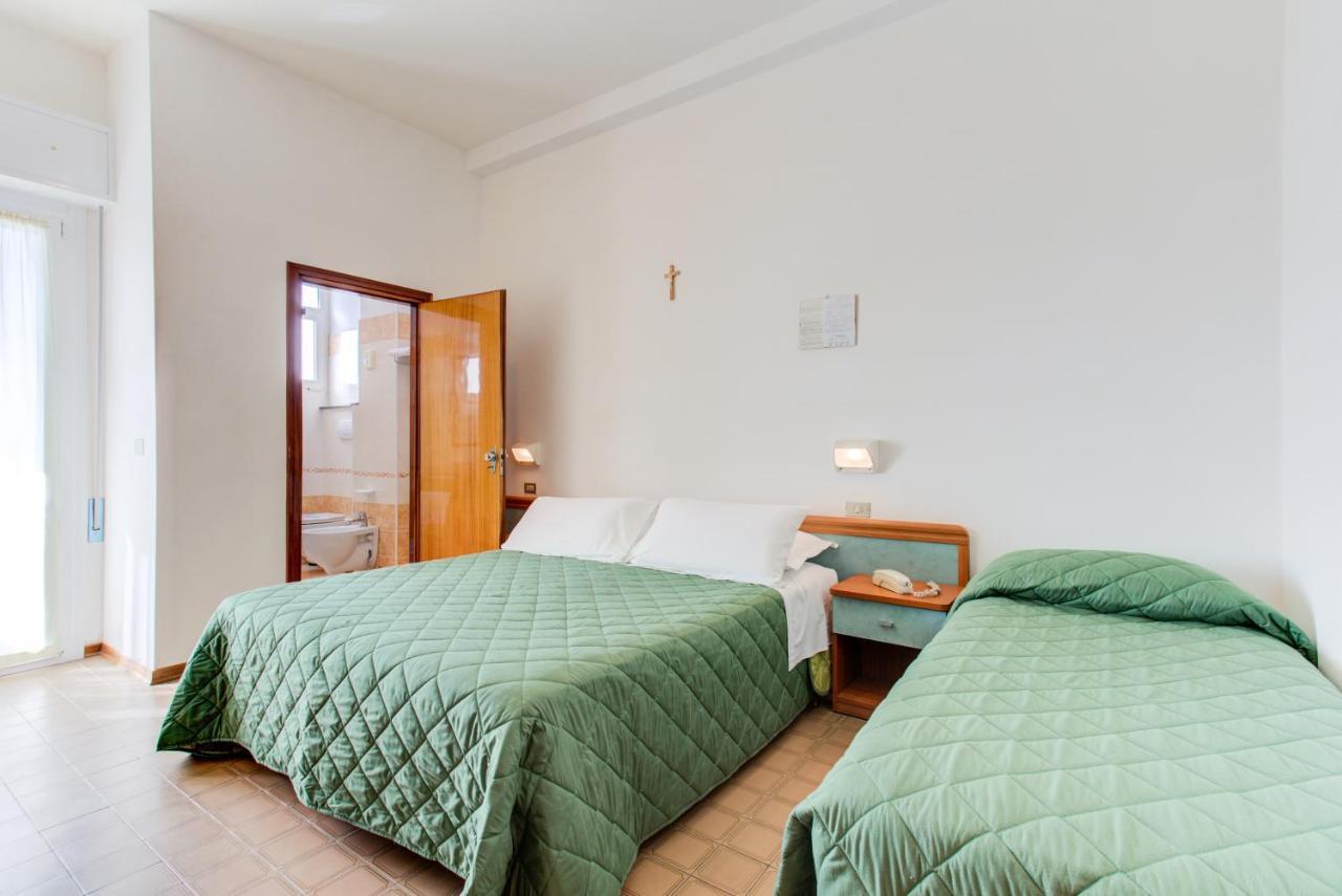 Hotel Astoria Misano Adriatico Exterior photo